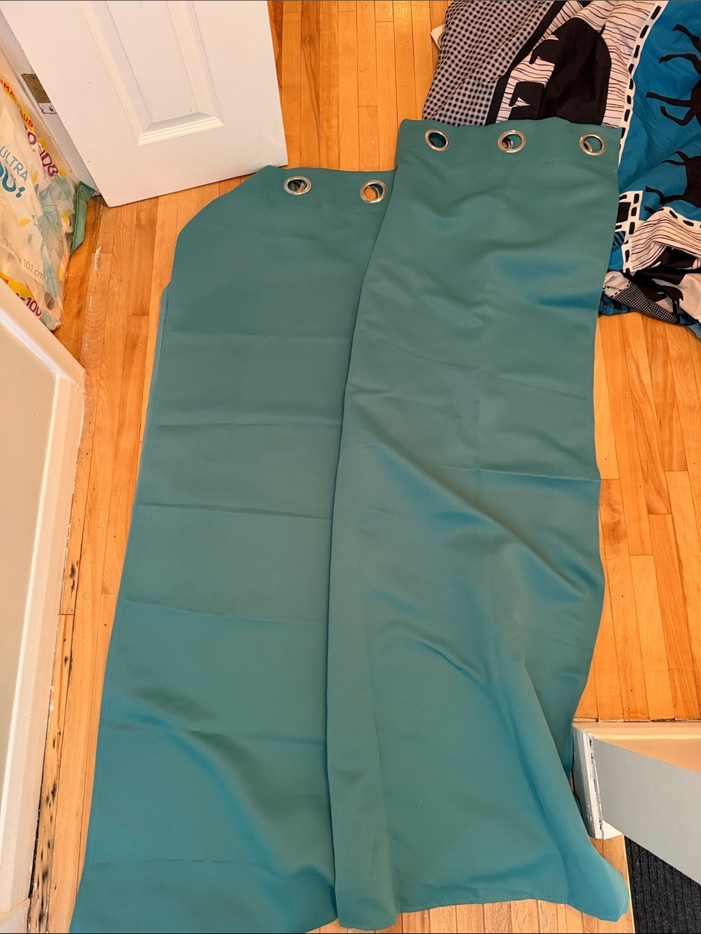 Grommet-Top Window Panels in Teal Green